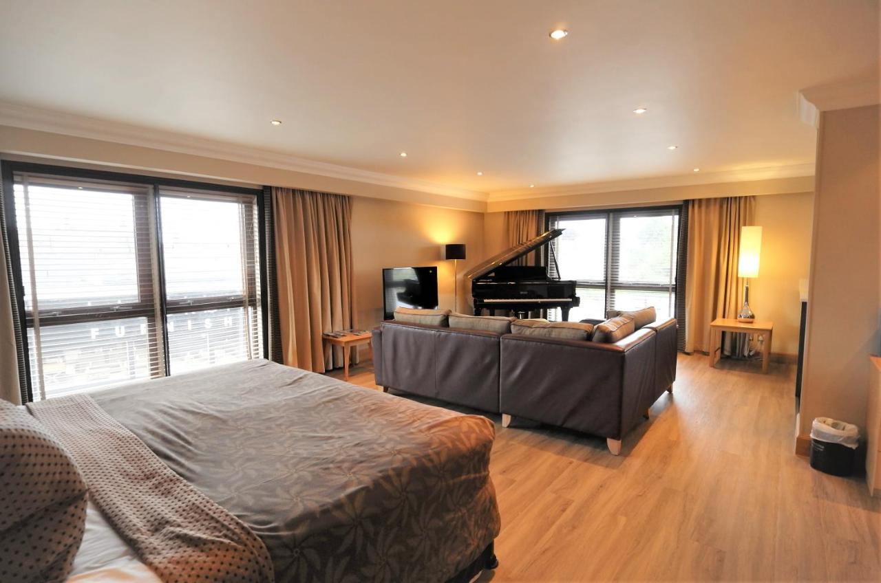 The Mansefield Hotel Элгин Экстерьер фото